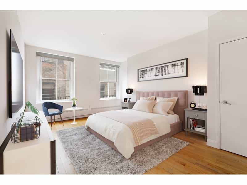 Condominium in New York, New York 10213425