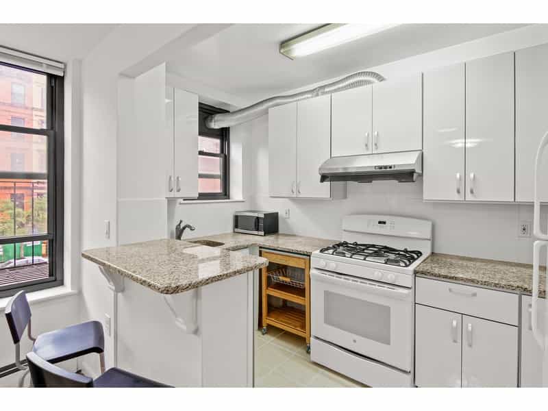 Condominium in New York, New York 10213454