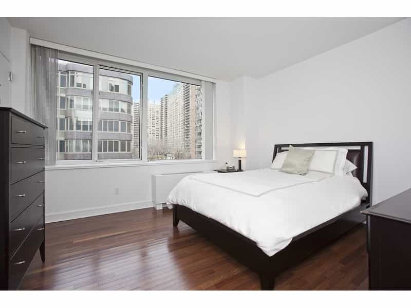 Condominium in New York, New York 10213541