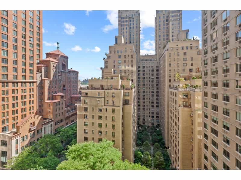 Condominium in Manhattan, New York 10213571