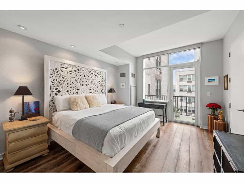 Condominium in New York, New York 10213598