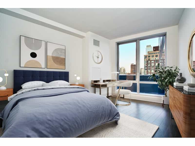 Condominium in New York, New York 10213654