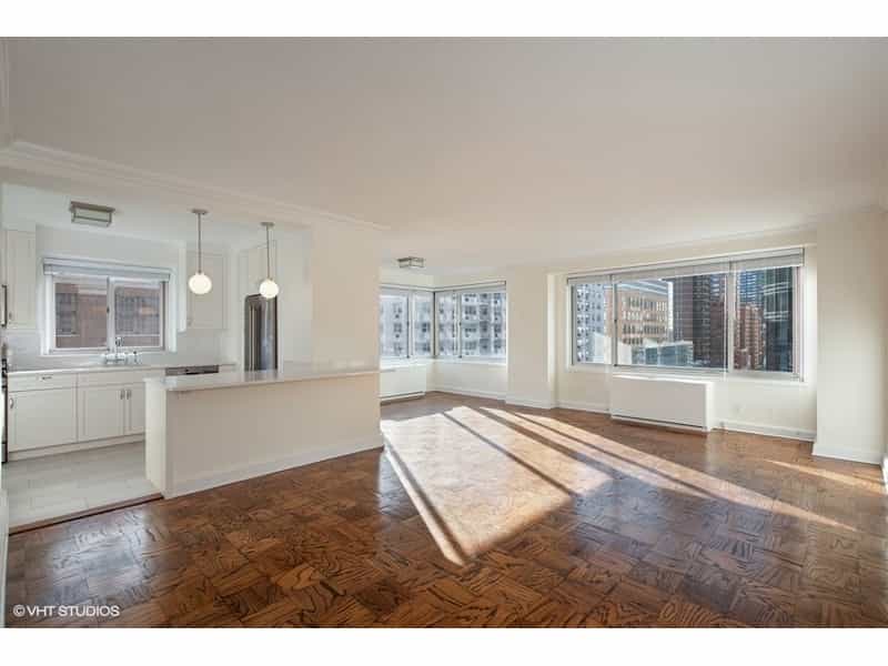 Condominium in Manhattan, New York 10213663