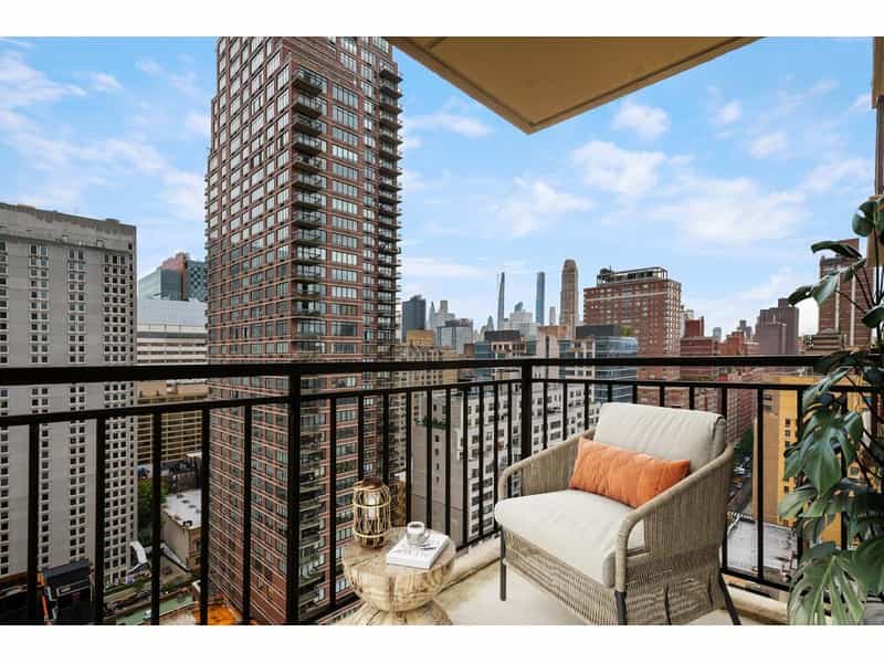 Condominium in Manhattan, New York 10213664