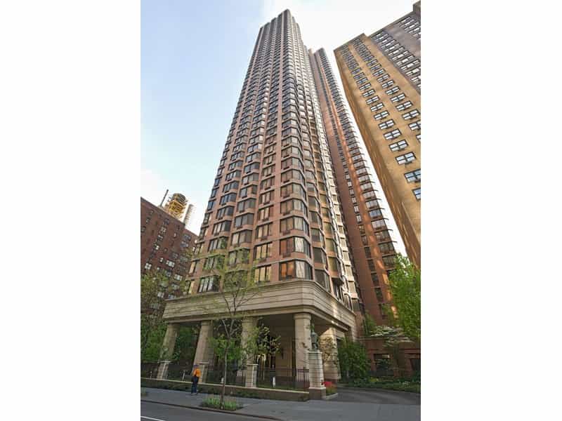 Condominium in New York, New York 10213670