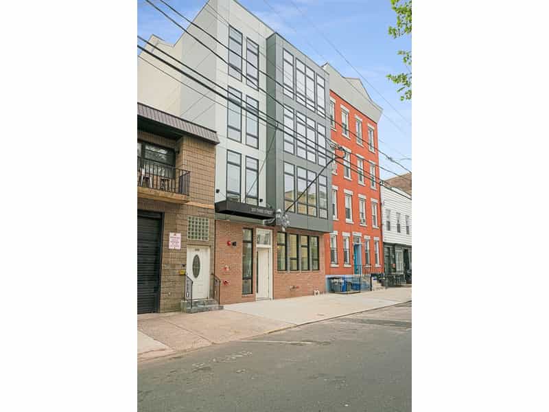 Condominium in Hoboken, New Jersey 10213714