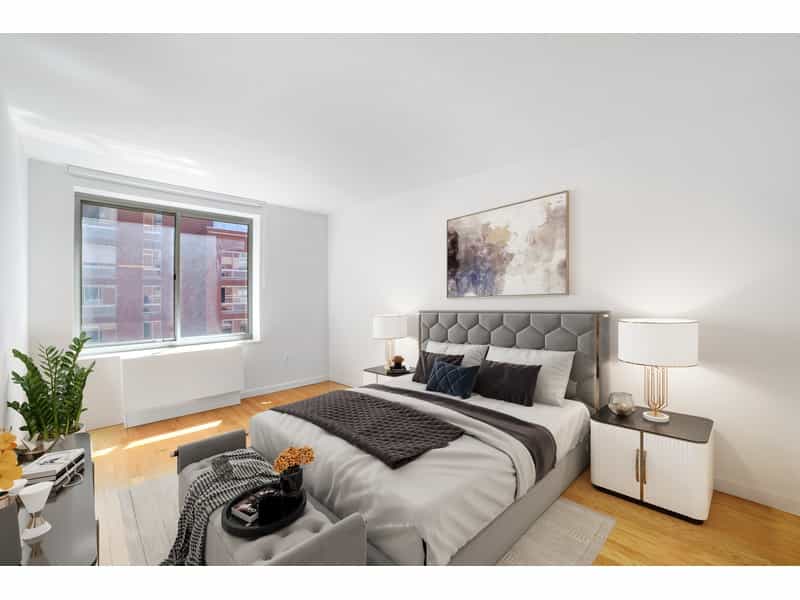 Condominium in New York, New York 10213720
