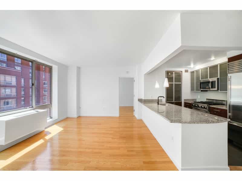 Condominium in New York, New York 10213720
