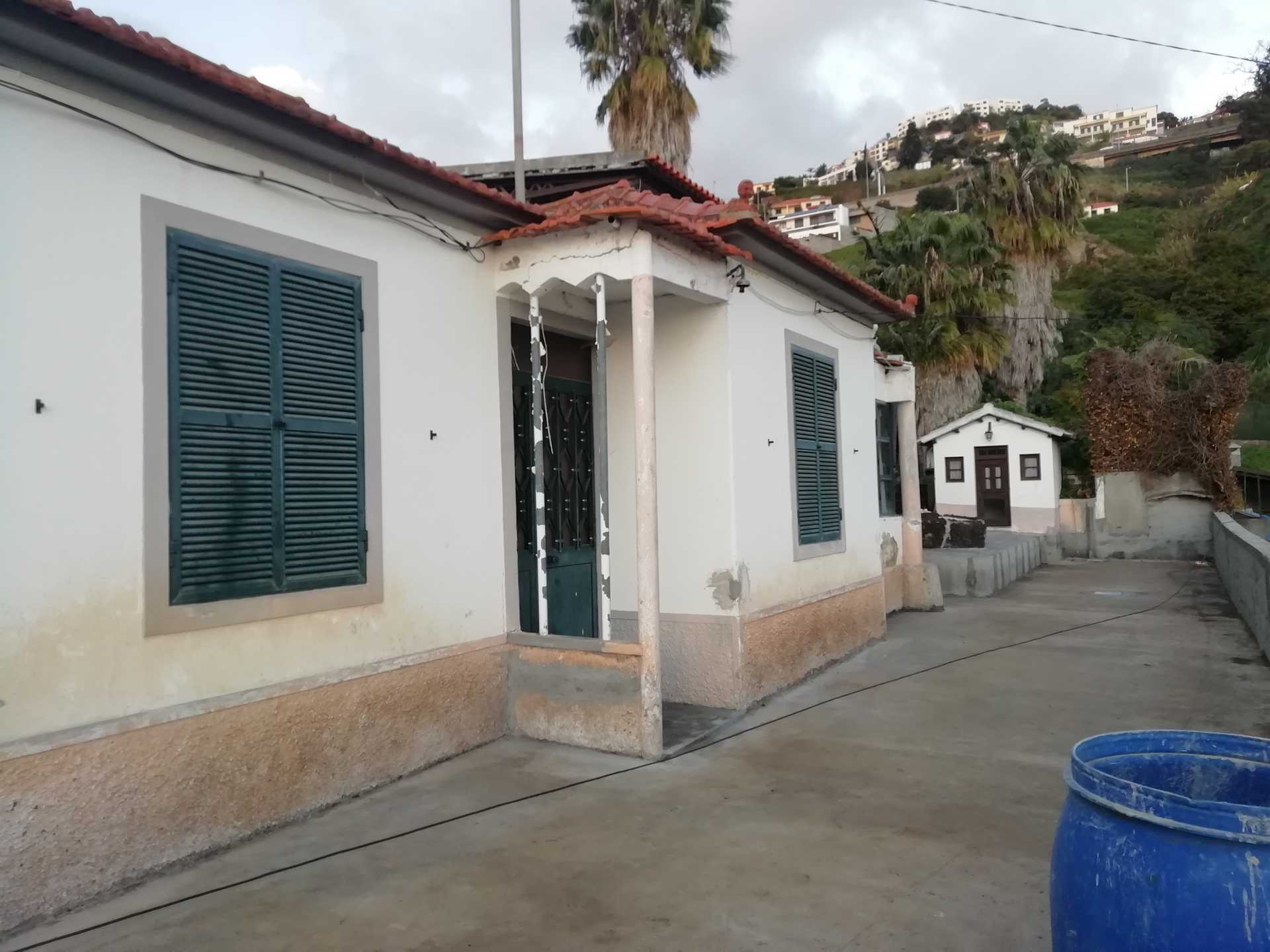 Hus i São João de Latrao, Rua Conde Carvalhal 10214193