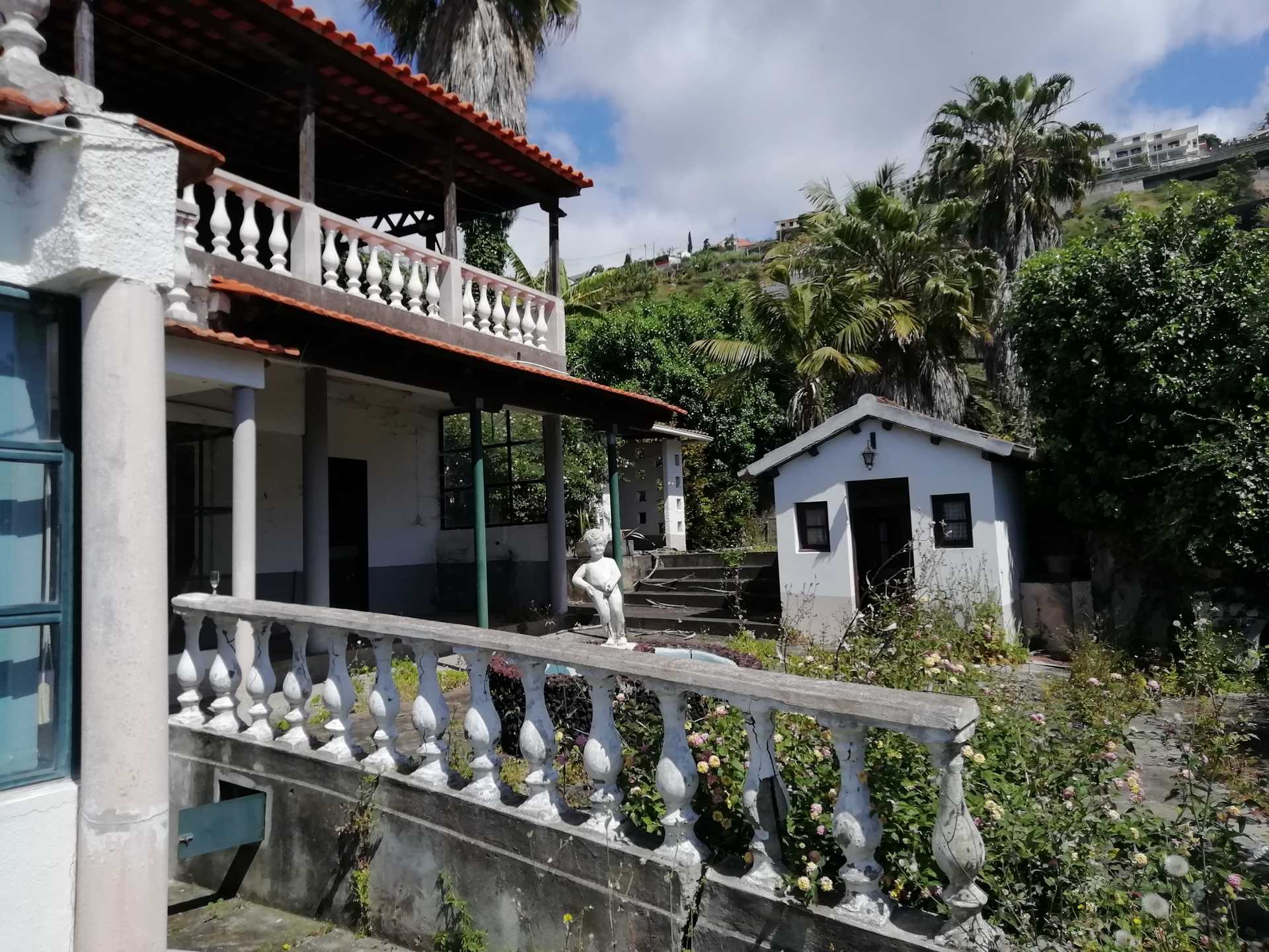Hus i São João de Latrao, Rua Conde Carvalhal 10214193