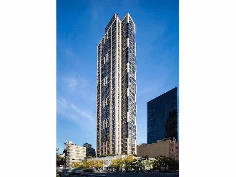 Condominium in Manhattan, New York 10214677