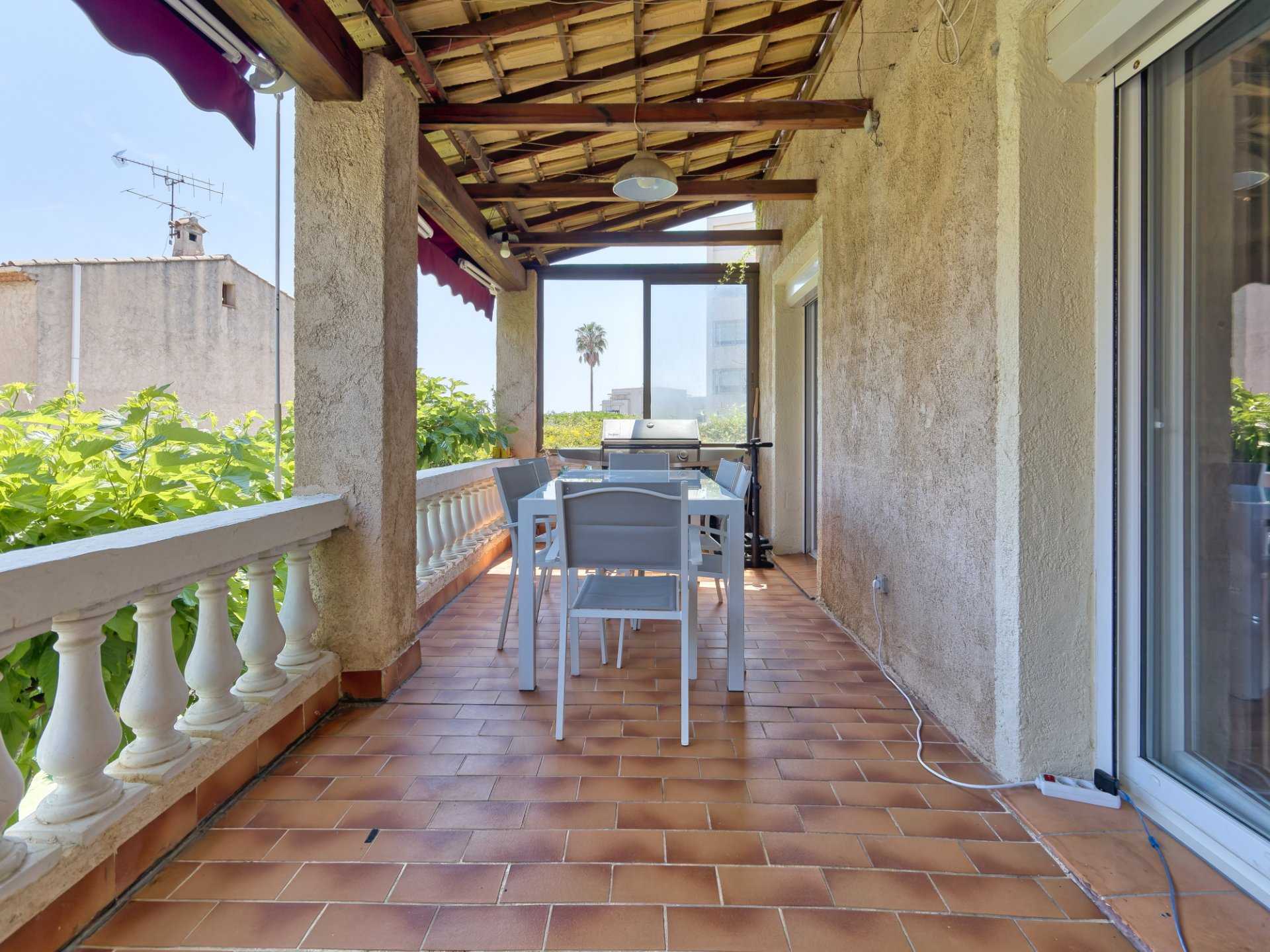 House in Cagnes-sur-Mer, Alpes-Maritimes 10214679