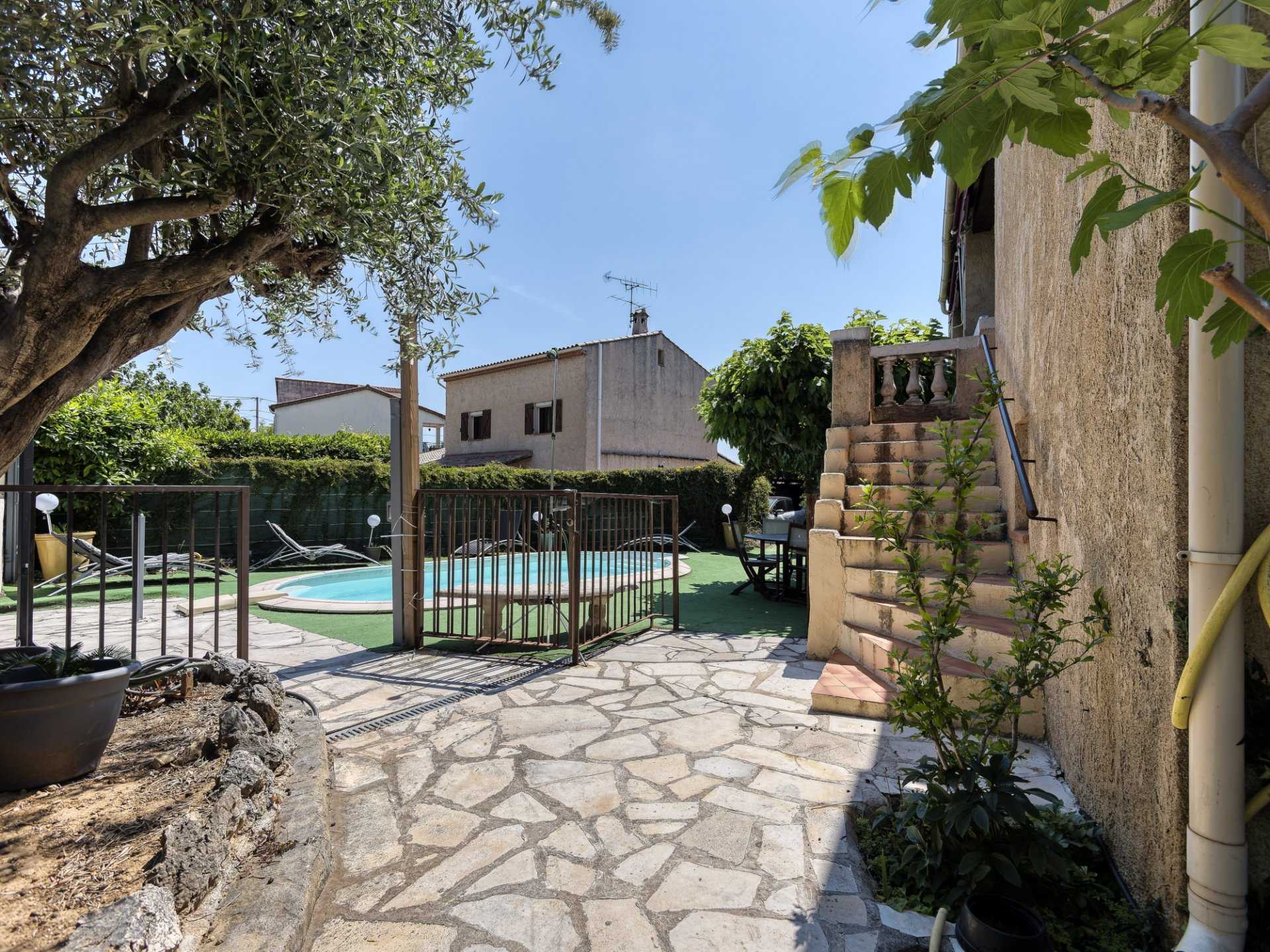 Casa nel Cros-de-Cagnes, Provence-Alpes-Cote d'Azur 10214679