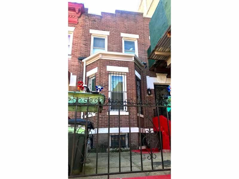 House in Brooklyn, New York 10214997