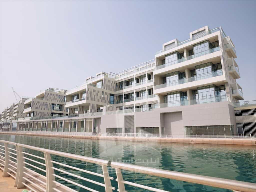 Condominium in Abu Dhabi, Aboe Zaby 10215160