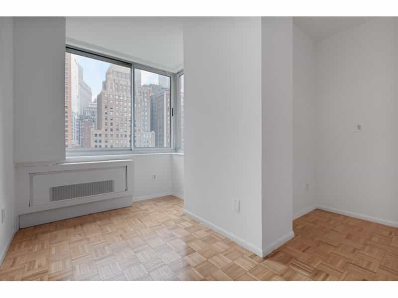 Condominium in New York, New York 10215285