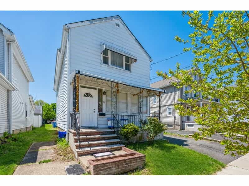 House in Bound Brook, New Jersey 10215289