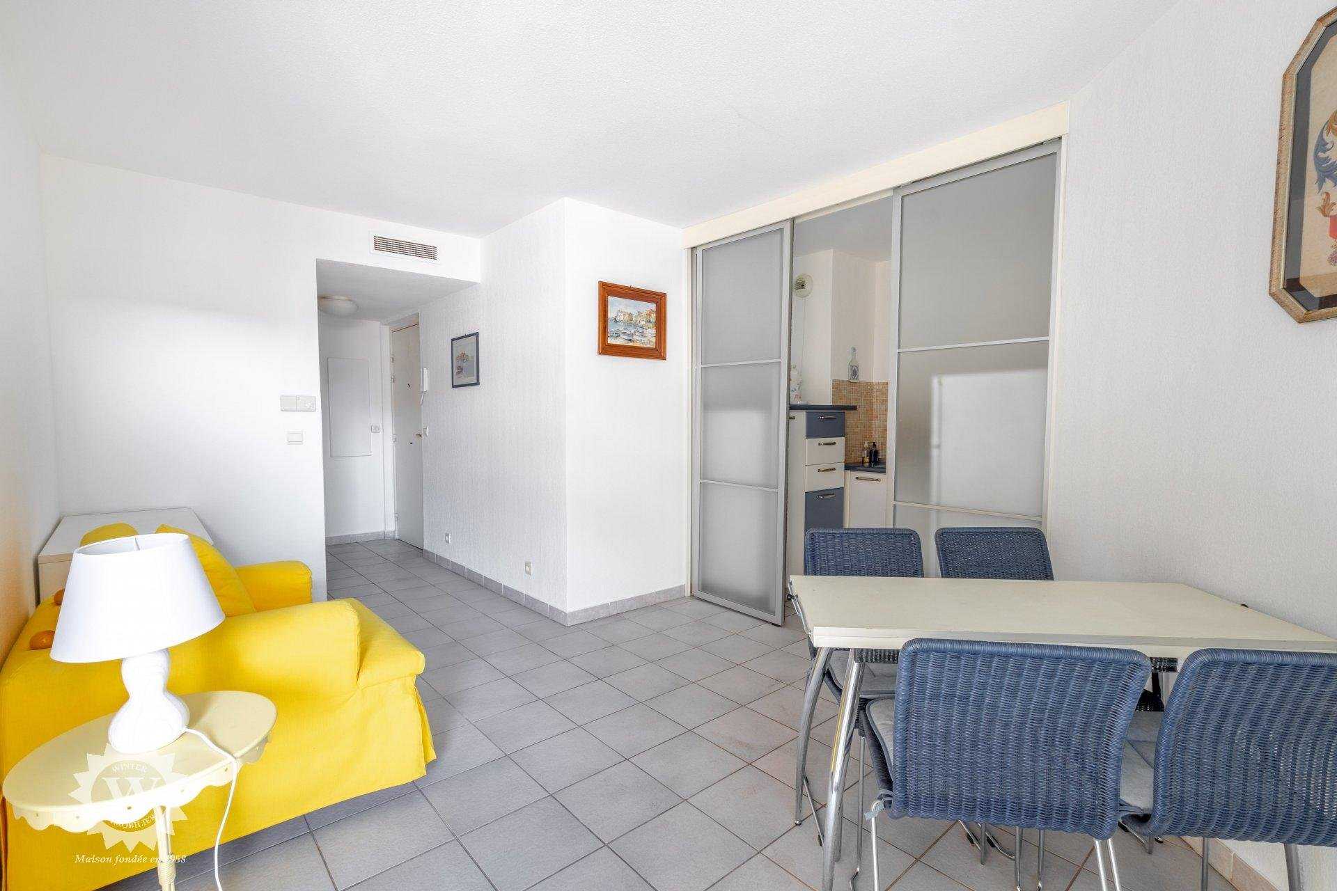 Condominium in Sainte-Helene, Provence-Alpes-Cote d'Azur 10215497
