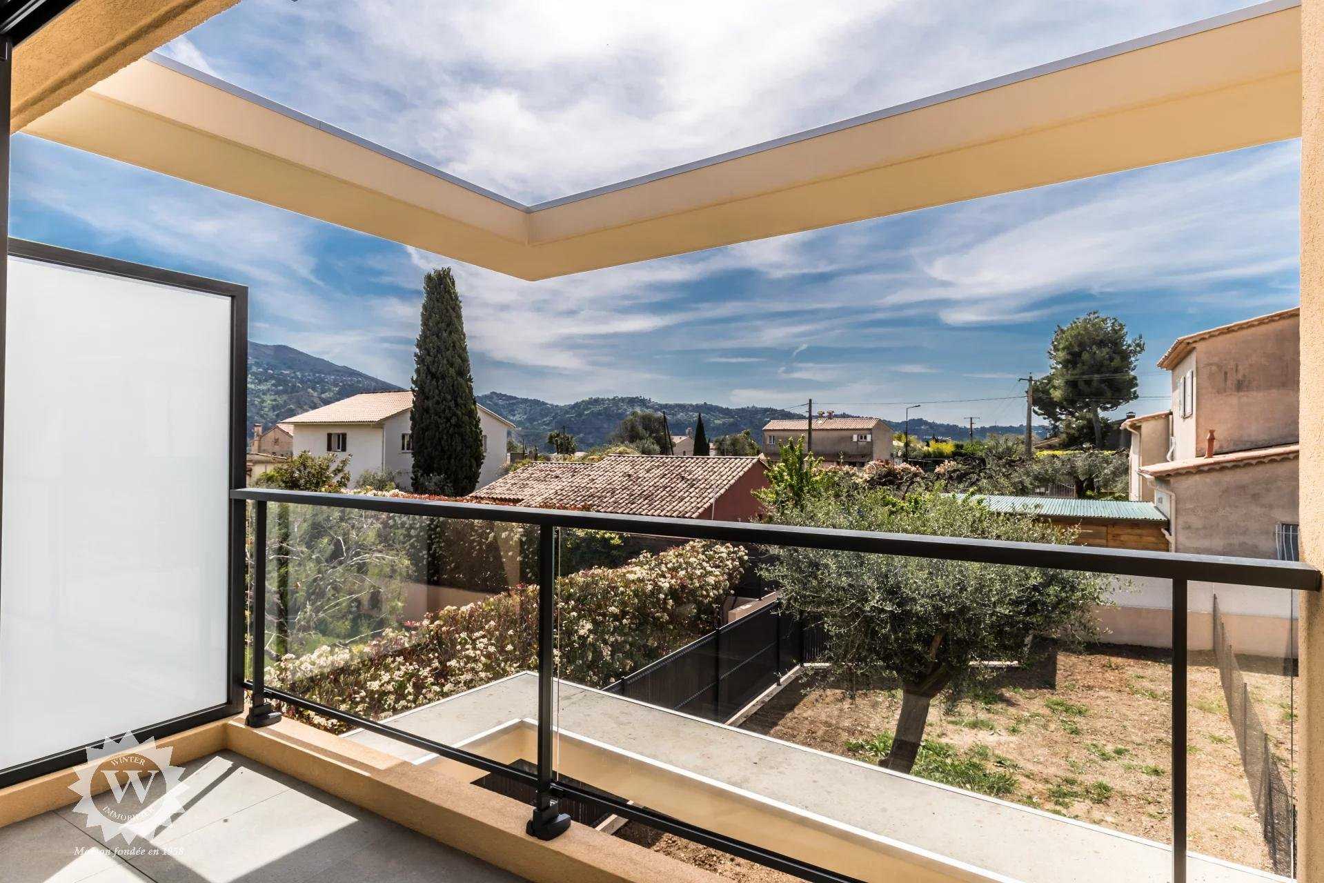公寓 在 Carros, Provence-Alpes-Cote d'Azur 10215500