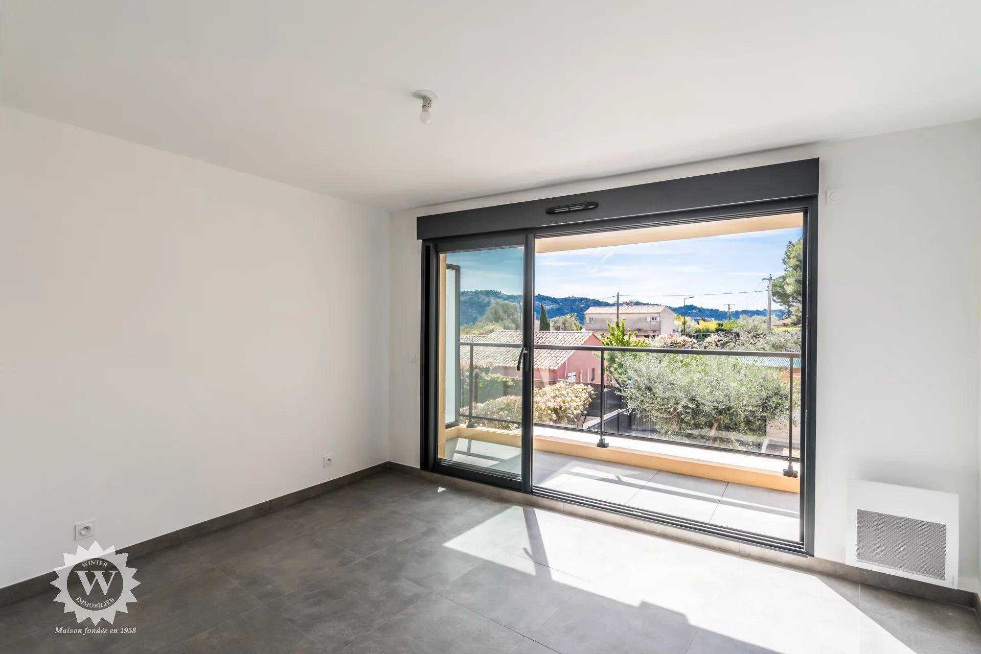 Condominium dans Carros, Provence-Alpes-Cote d'Azur 10215500