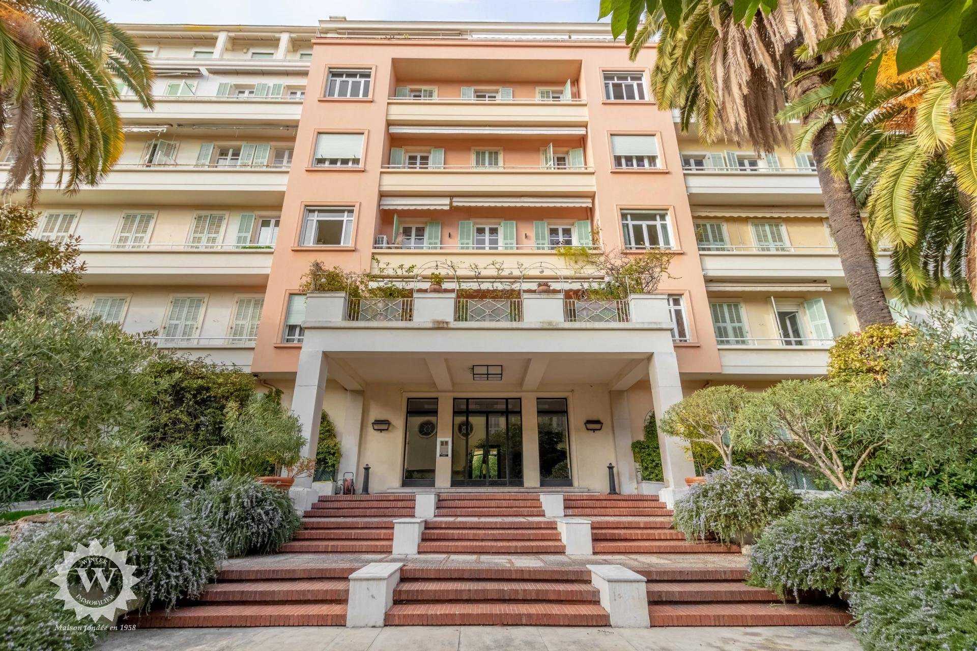 Condominium in Nice, Provence-Alpes-Cote d'Azur 10215507