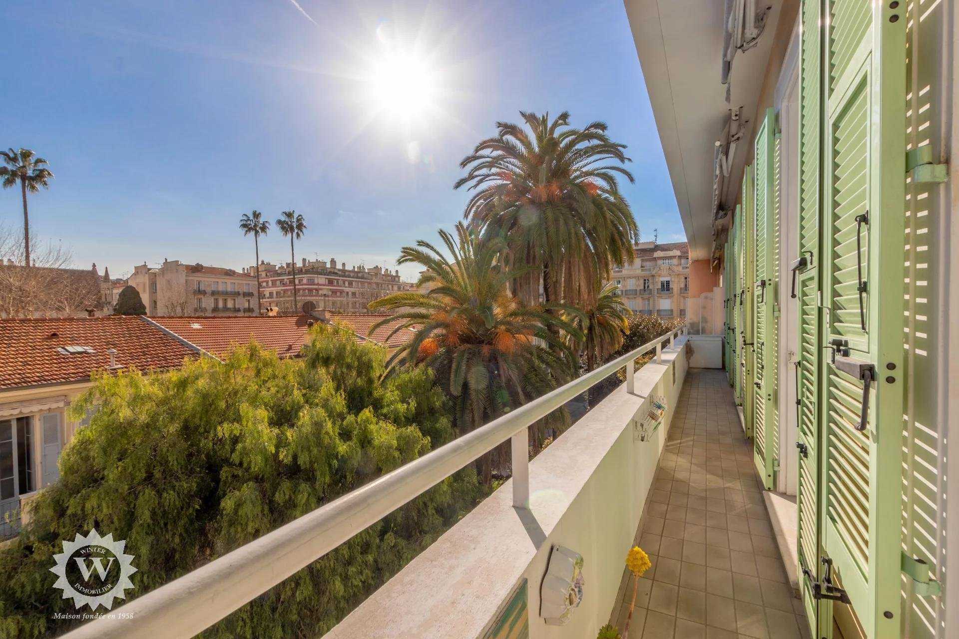 Condominium in Nice, Provence-Alpes-Cote d'Azur 10215507