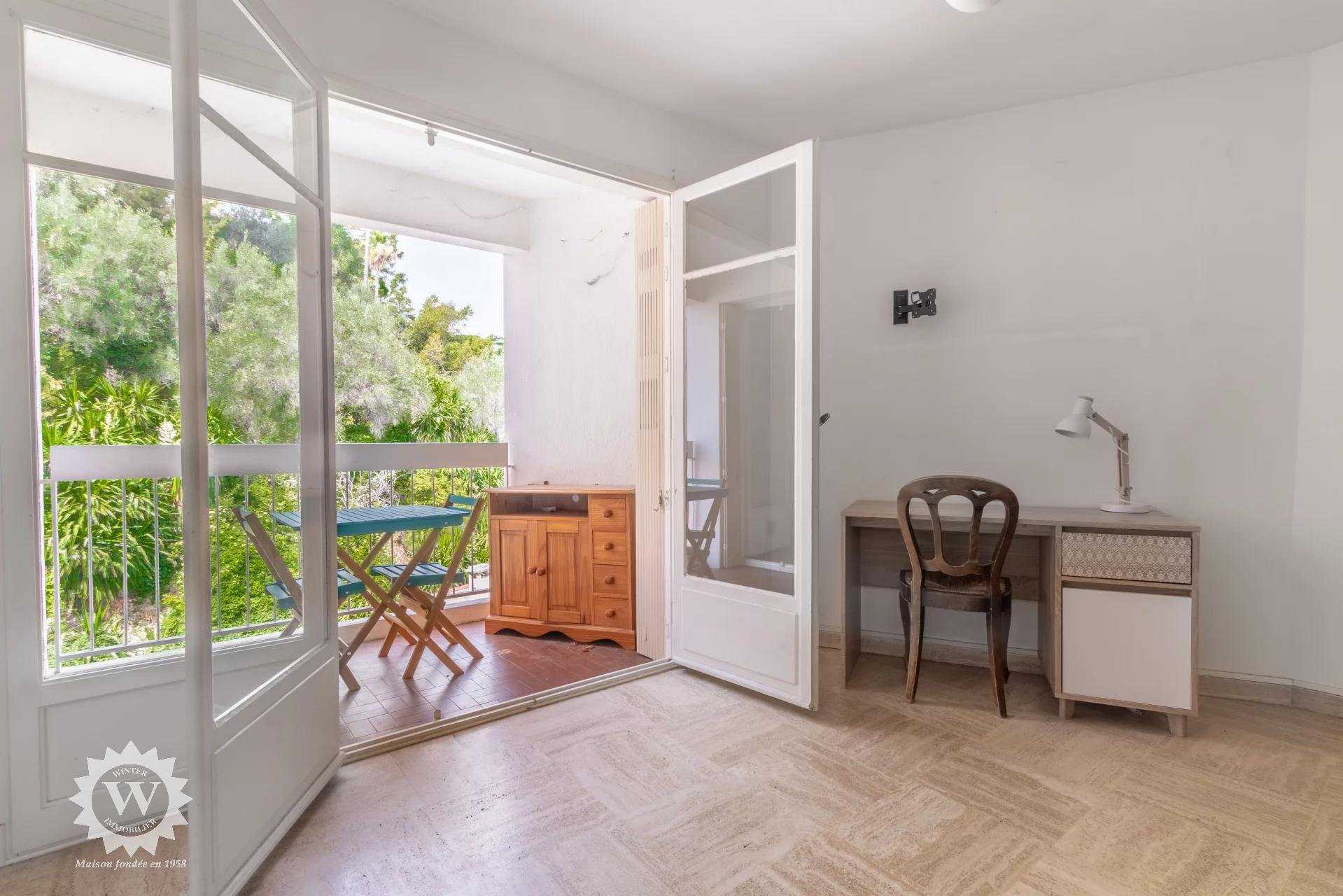 Condominium in La Madeleine, Provence-Alpes-Cote d'Azur 10215518