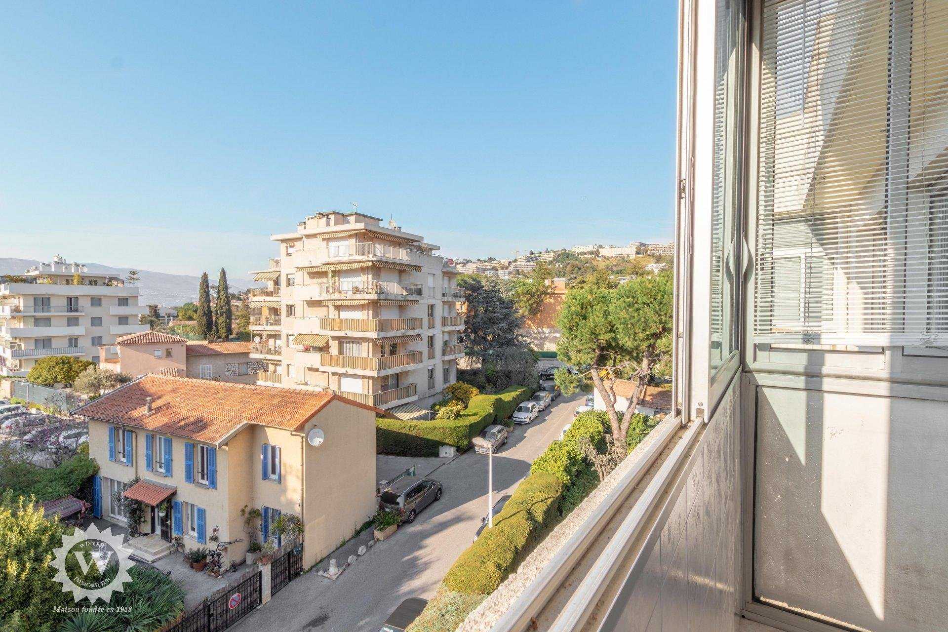 Condominium in Nice, Alpes-Maritimes 10215532