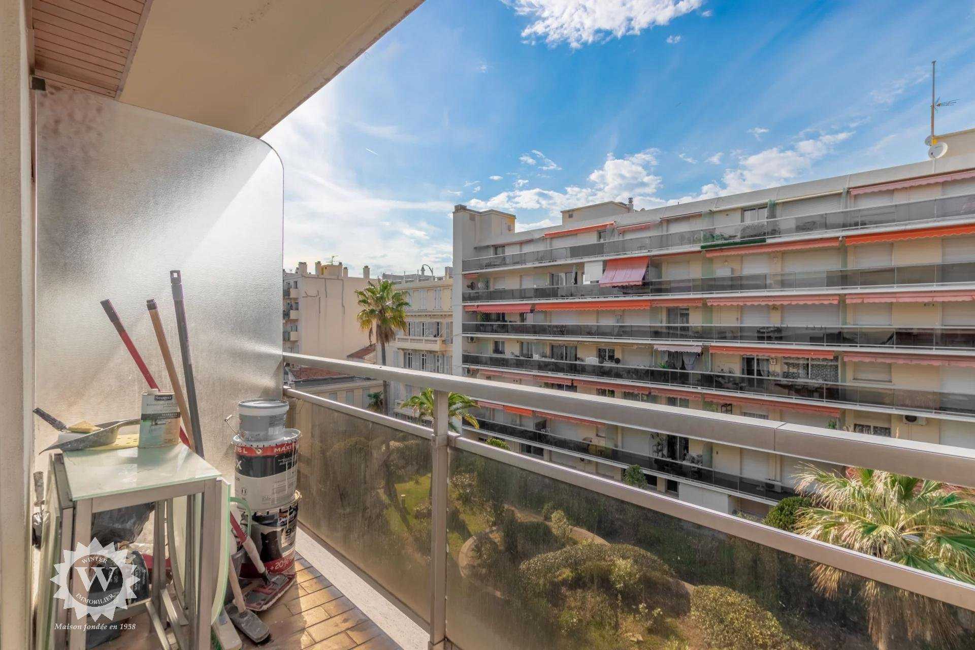 Condominium in Nice, Alpes-Maritimes 10215541