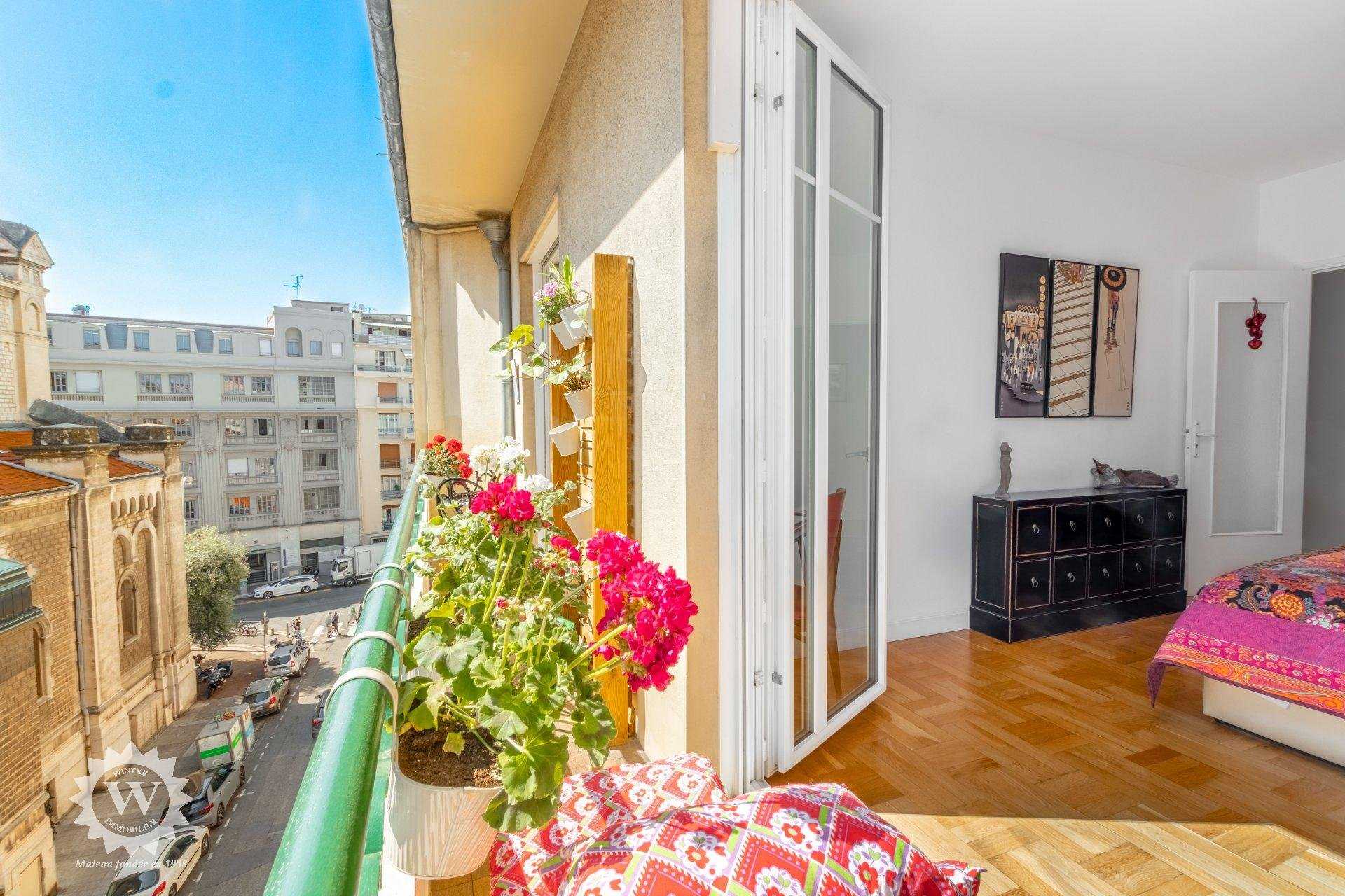 Condominium in Nice, Alpes-Maritimes 10215542