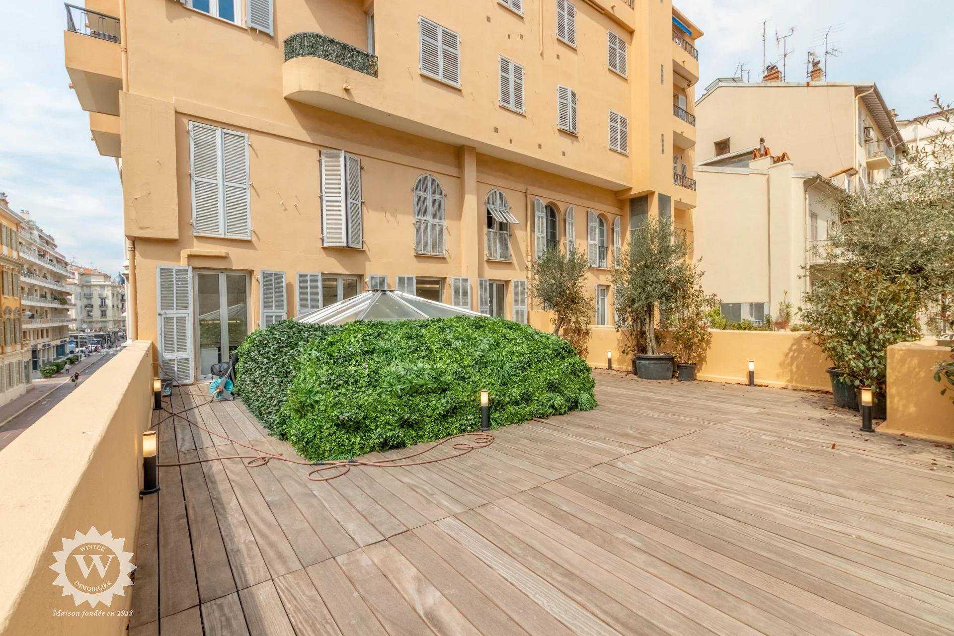 Condominium in Nice, Provence-Alpes-Cote d'Azur 10215543