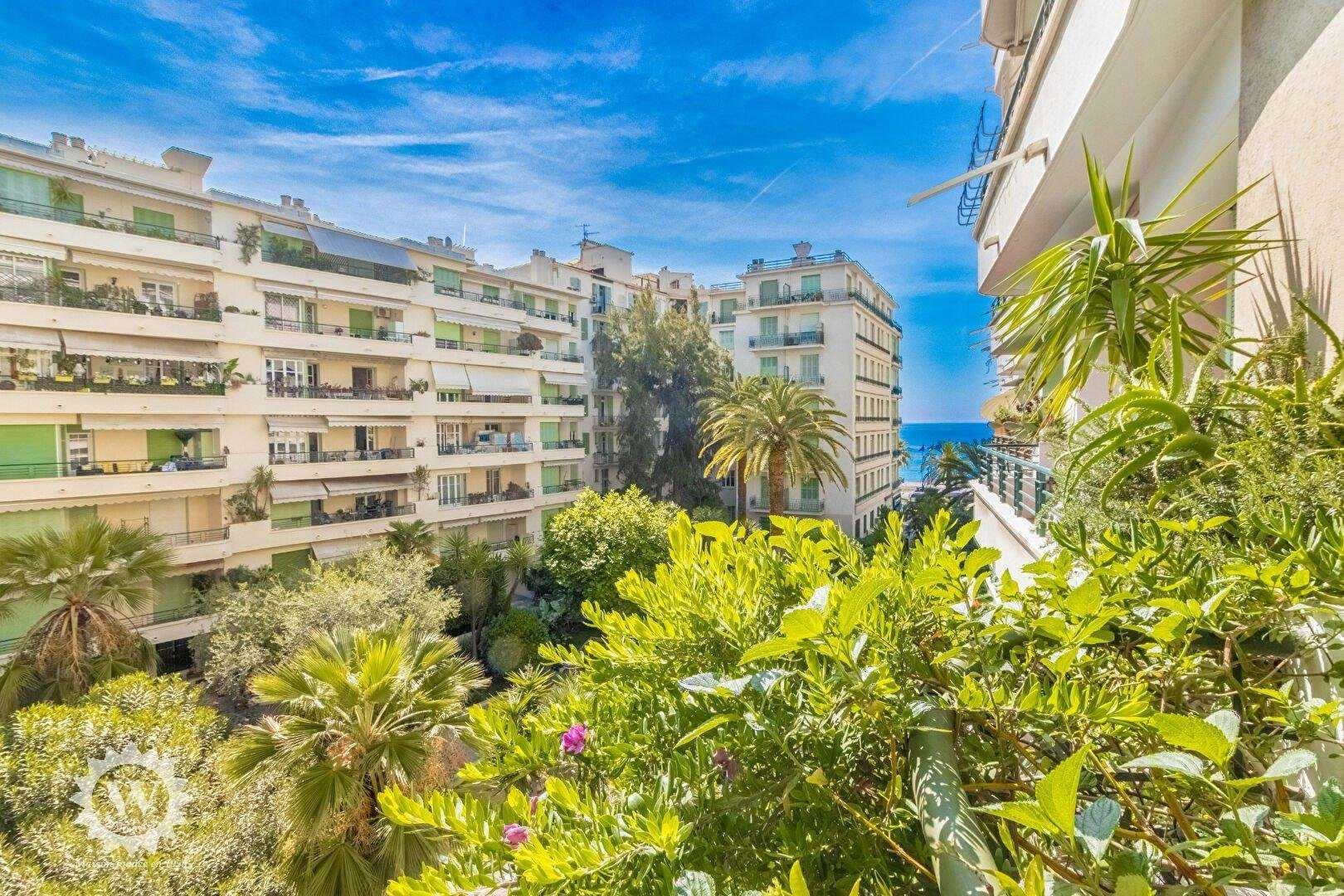 Condominium in Sint-Philippe, Provence-Alpes-Côte d'Azur 10215552