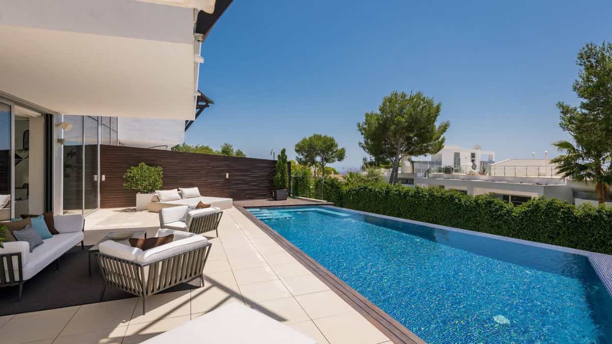 Multiple Houses in Marbella, Andalusia 10215771