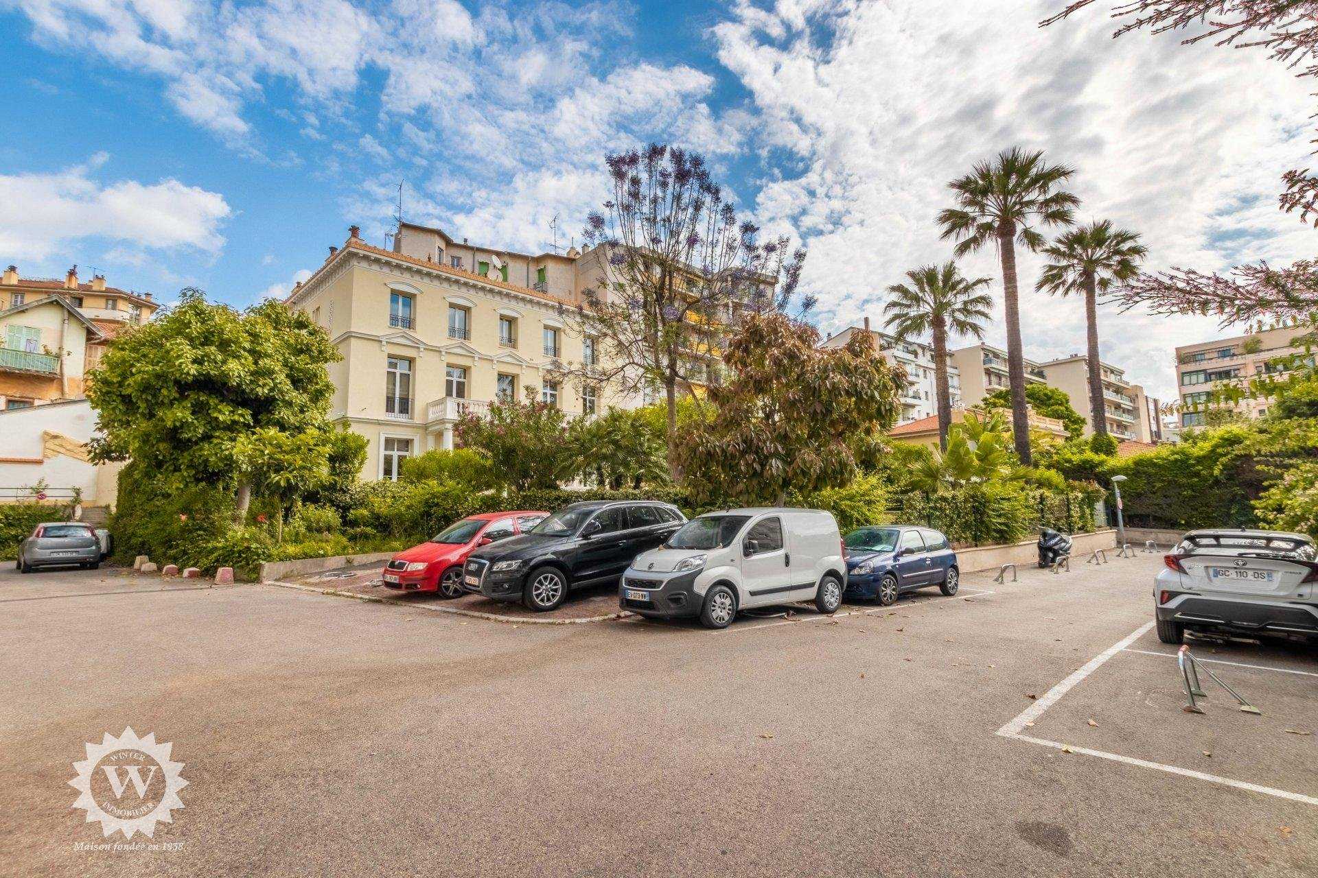 Condominium in Nice, Alpes-Maritimes 10215934