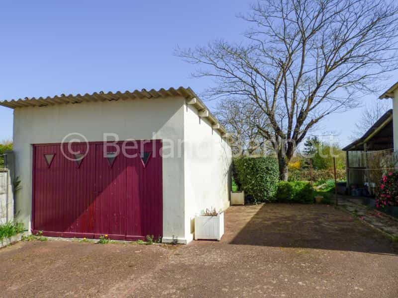 σπίτι σε Sauzé-Vaussais, Nouvelle-Aquitaine 10216085