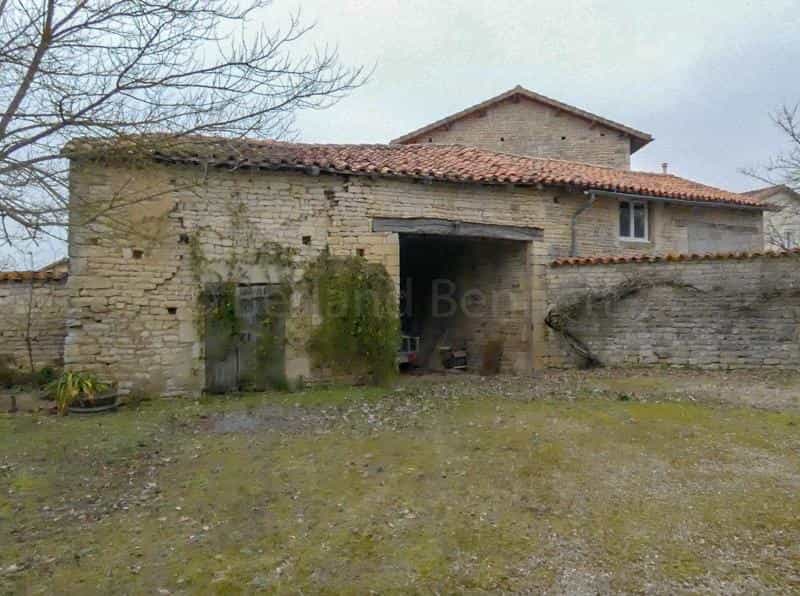 Hus i Ruffec, Nouvelle-Aquitaine 10216091