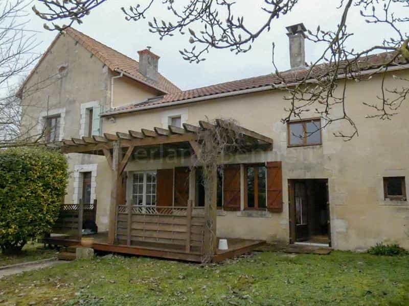 Huis in Ruffec, Nouvelle-Aquitaine 10216091
