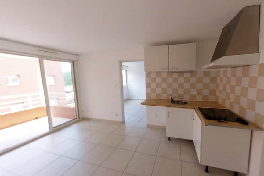 Condominium in Le Cap d'Agde, Occitanië 10216215