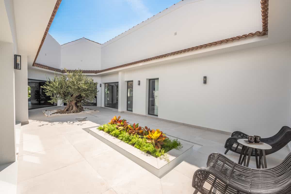 House in Marbella, Andalucía 10216943