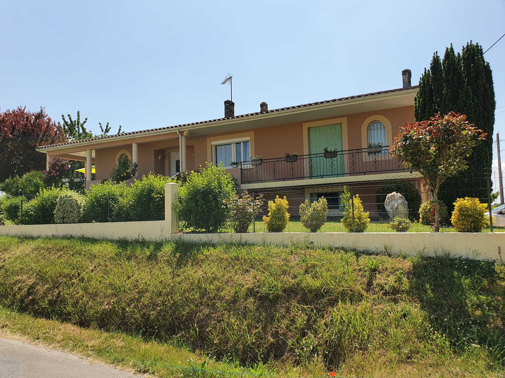 House in Saint-Pardoux-Isaac, Nouvelle-Aquitaine 10217386