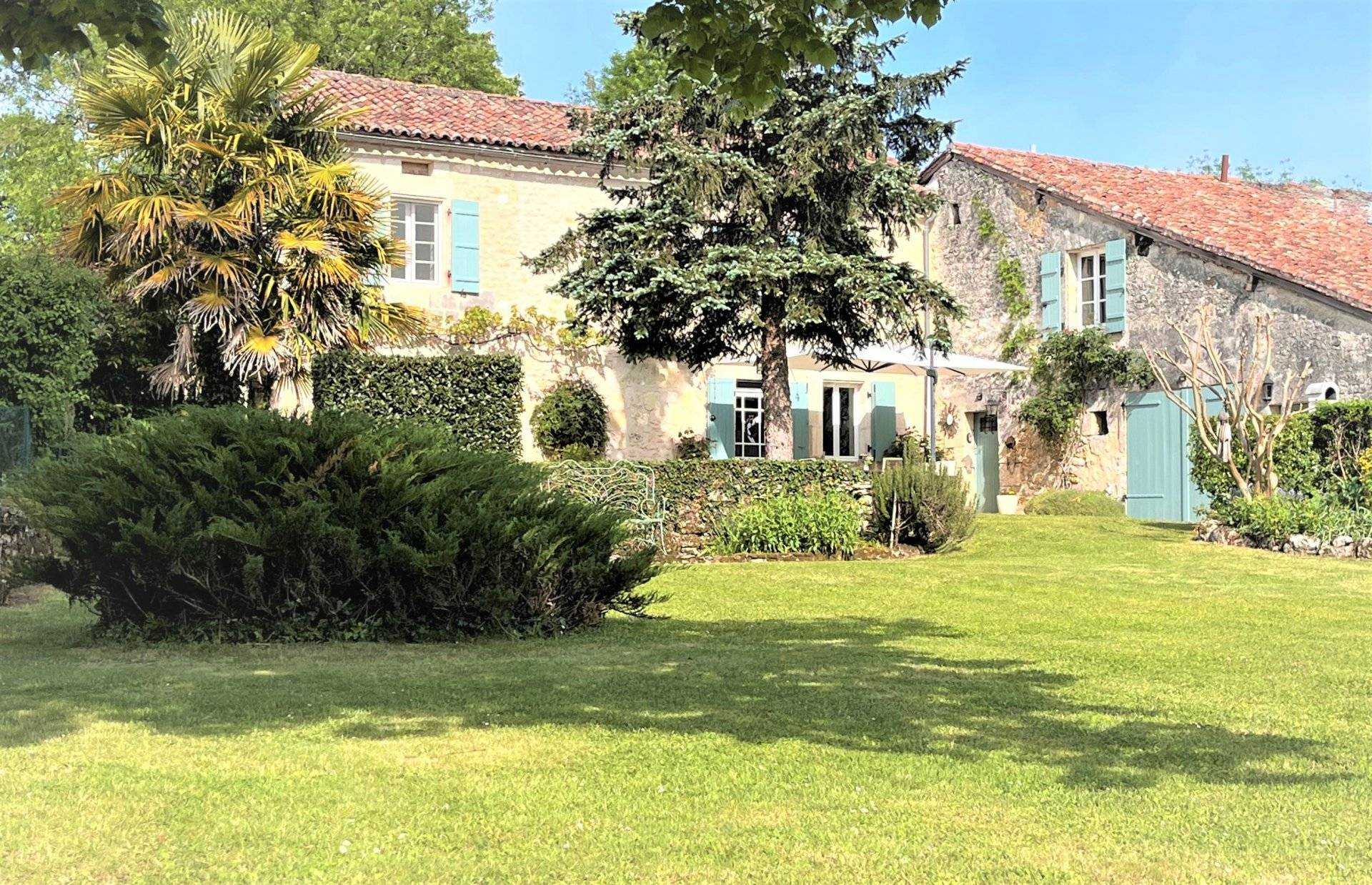 Rumah di La Rochebeaucourt, Nouvelle-Aquitaine 10218002