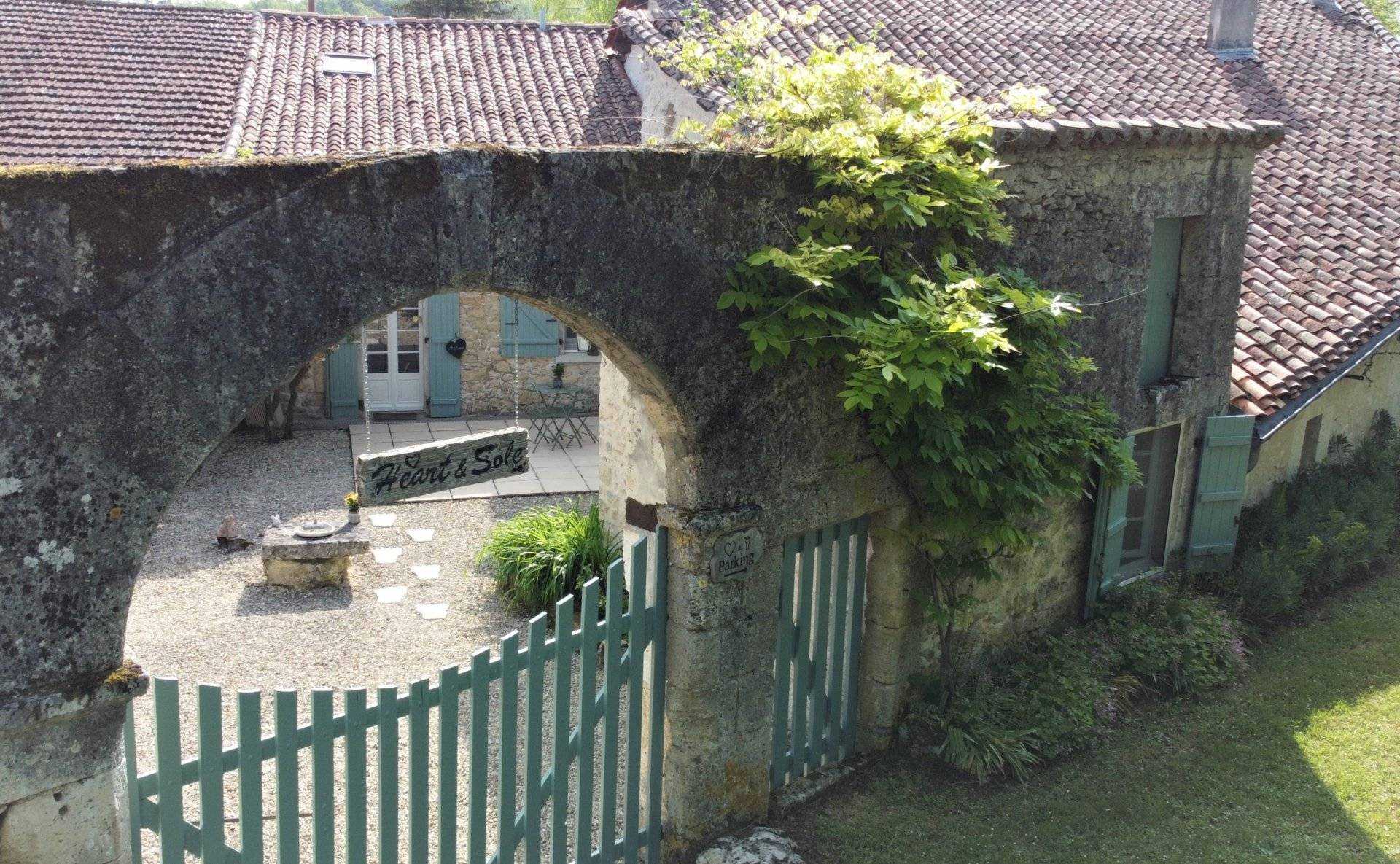 жилой дом в La Rochebeaucourt-et-Argentine, Nouvelle-Aquitaine 10218002