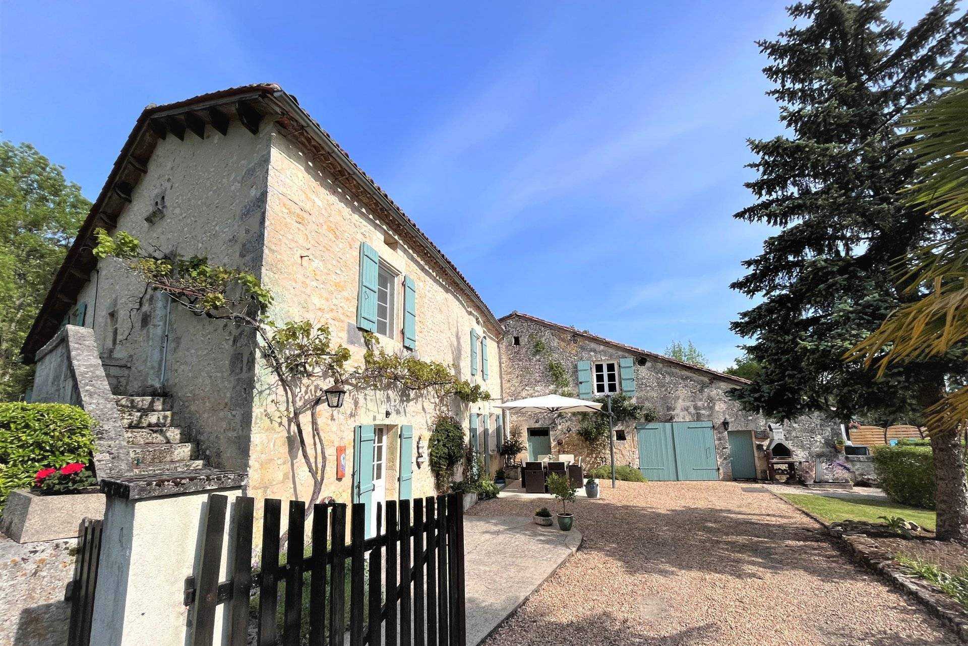 بيت في La Rochebeaucourt, Nouvelle-Aquitaine 10218002