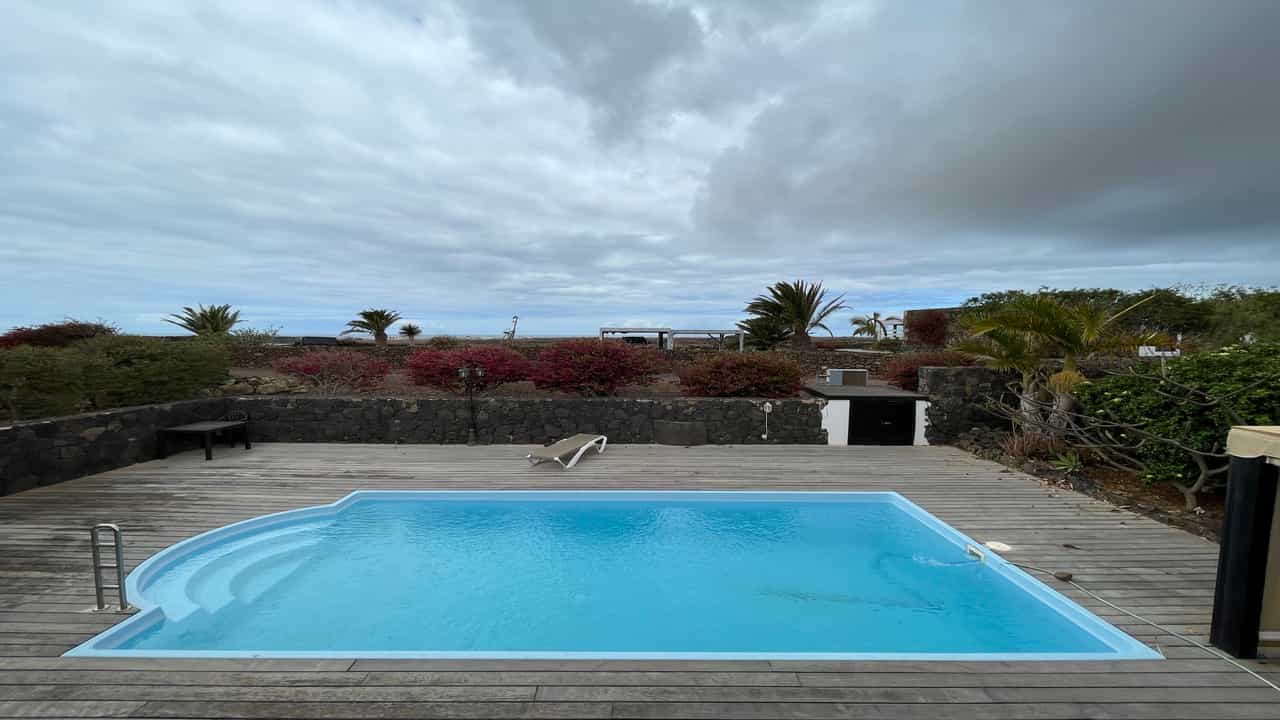 House in La Oliva, Canary Islands 10218010