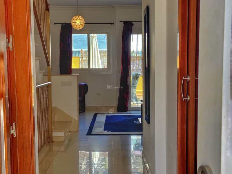 House in Los Cristianos, Canary Islands 10218089