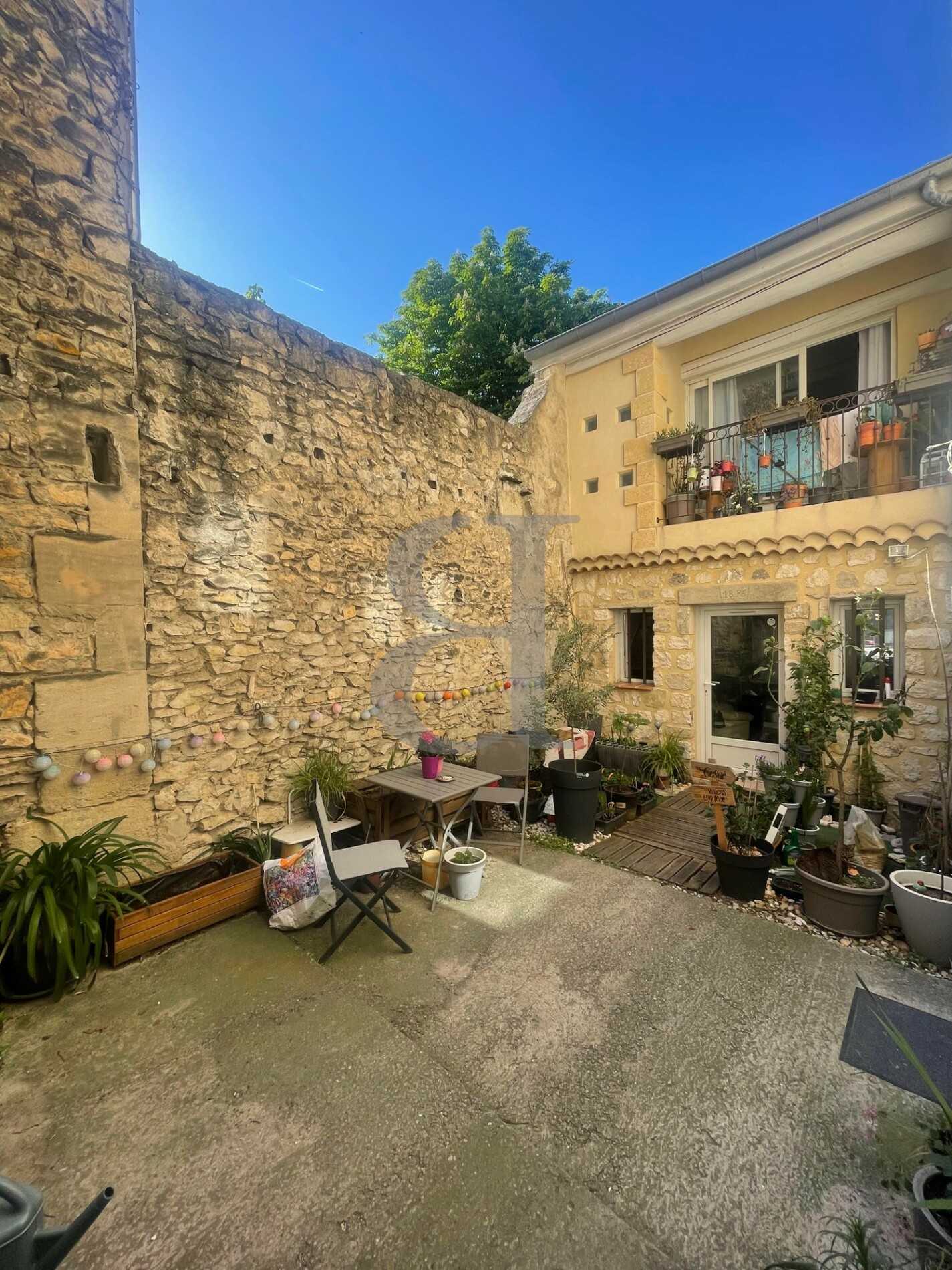 жилой дом в Le Thor, Provence-Alpes-Côte d'Azur 10218211