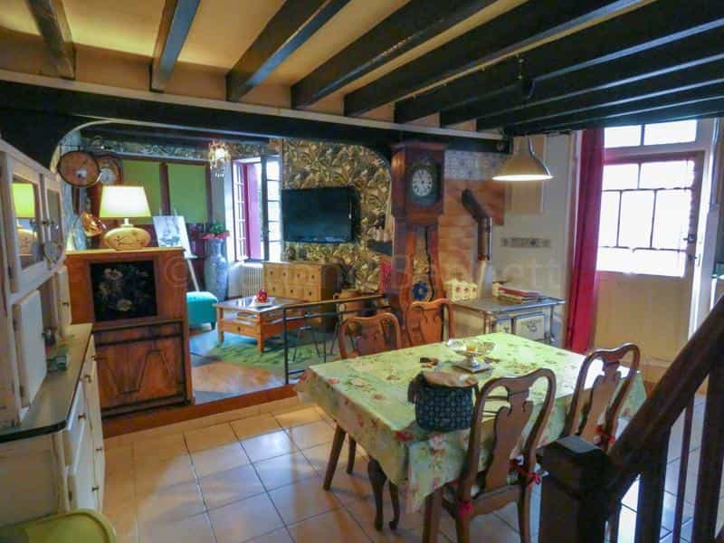 rumah dalam Civray, Nouvelle-Aquitaine 10218393