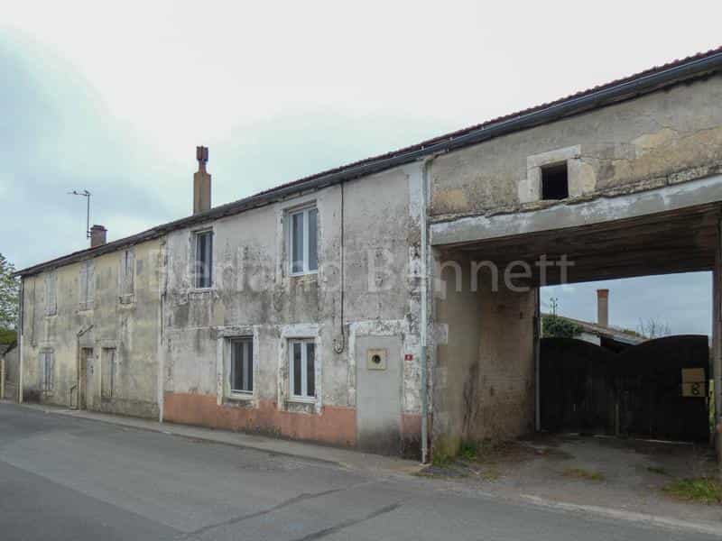 House in Villefagnan, Nouvelle-Aquitaine 10218397