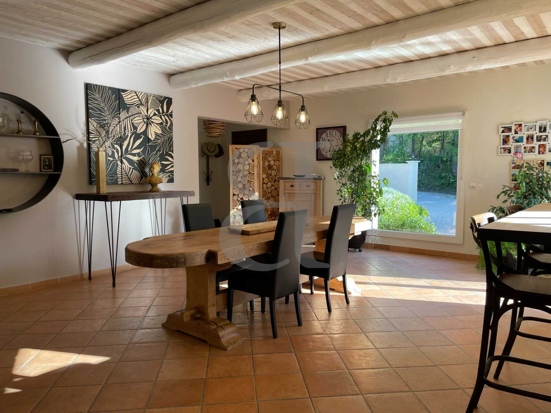 Casa nel Vaison-la-Romaine, Provence-Alpes-Côte d'Azur 10218414