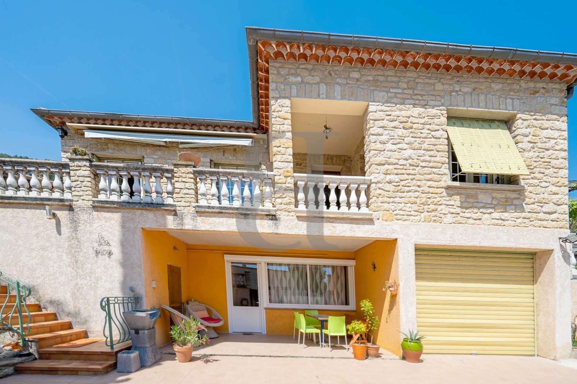 House in Beaumes-de-Venise, Provence-Alpes-Cote d'Azur 10218427
